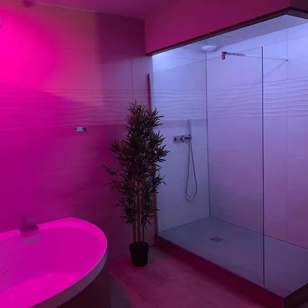 La Interdite Jacuzzi, Sauna & Piece Secrete Apartament Nancy