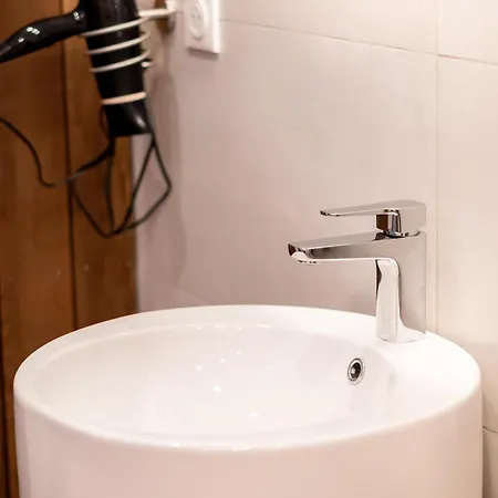 Apartament La Interdite Jacuzzi, Sauna & Piece Secrete Nancy