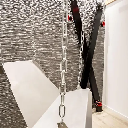 Apartment La Interdite Jacuzzi, Sauna & Piece Secrete Nancy