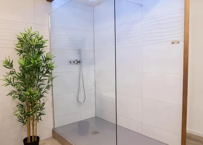 La Interdite Jacuzzi, Sauna&pièce Secrète *